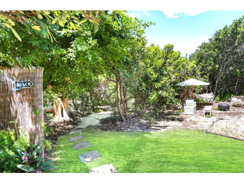 17 Oceanic Drive, Warana QLD 4575