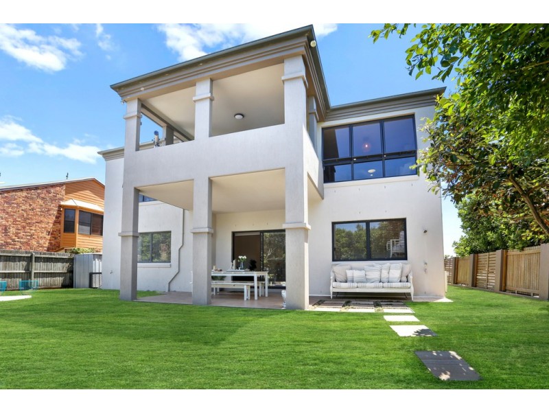 17 Oceanic Drive, Warana QLD 4575