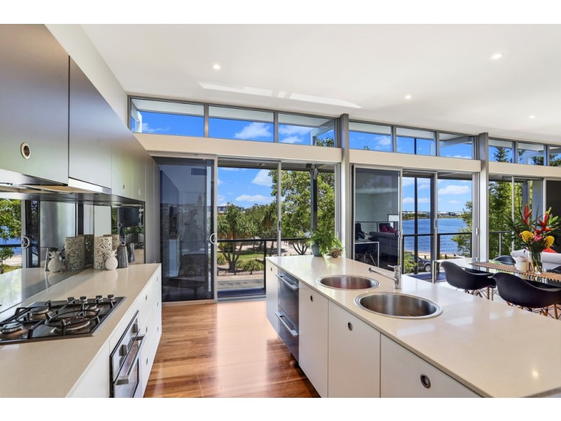 61 The Decks, Wurtulla QLD 4575