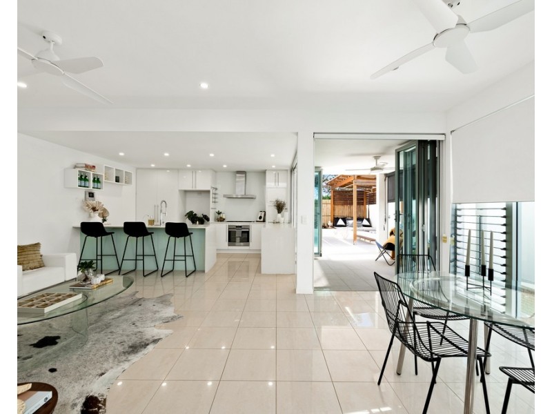 2/4 Alkira Street, Buddina QLD 4575