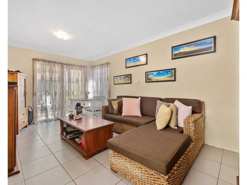 2/3 Benalla Street, Warana QLD 4575