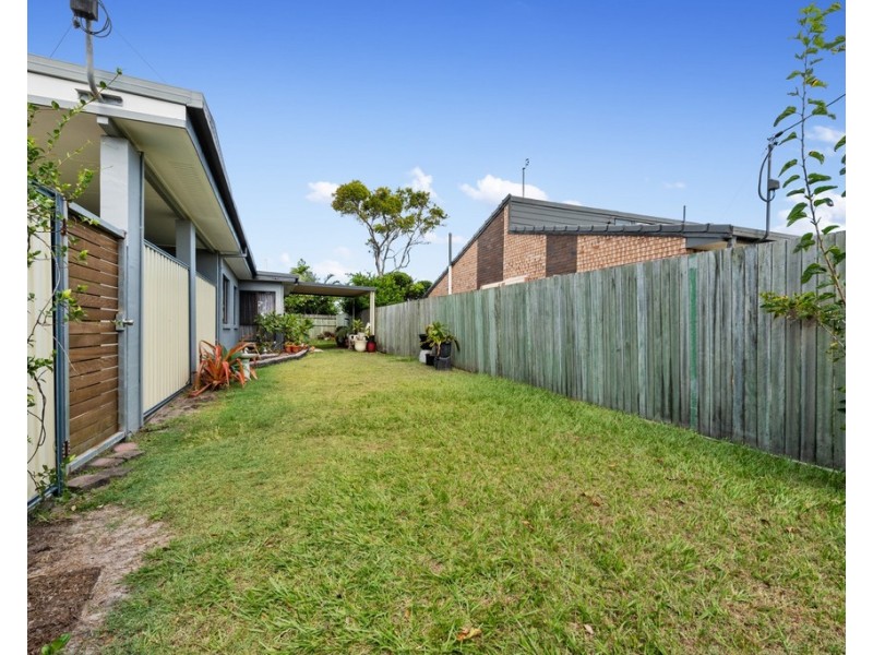 2/3 Benalla Street, Warana QLD 4575