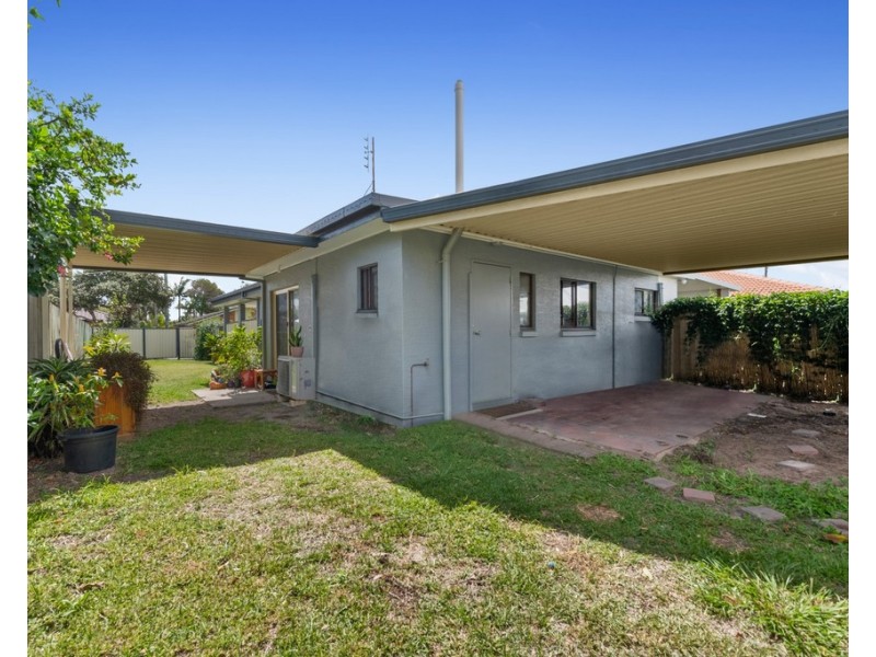 2/3 Benalla Street, Warana QLD 4575