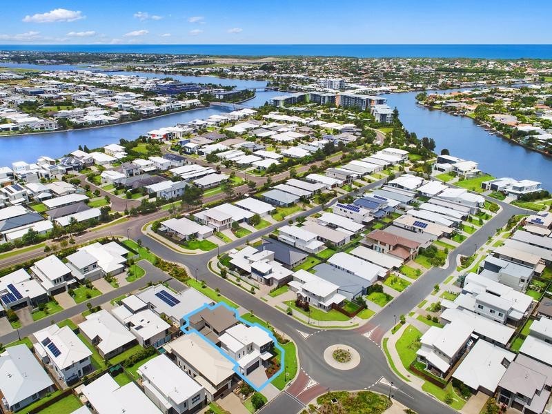2 Hideaway Street, Birtinya QLD 4575