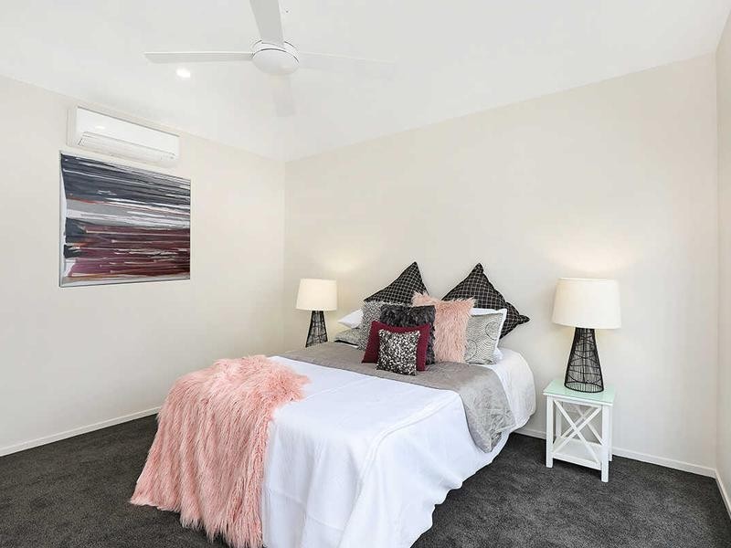 2 Hideaway Street, Birtinya QLD 4575