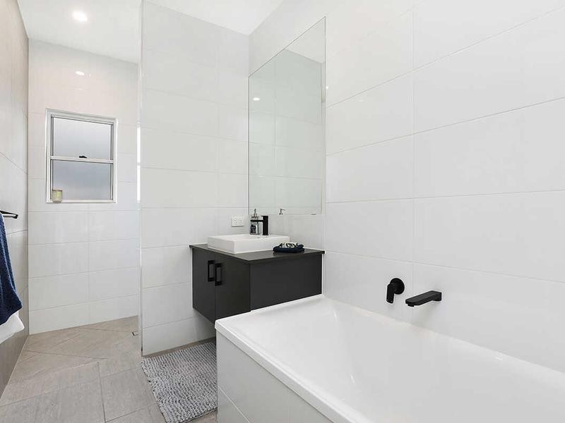 2 Hideaway Street, Birtinya QLD 4575