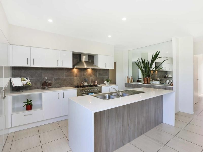 13 Promontory Street, Birtinya QLD 4575