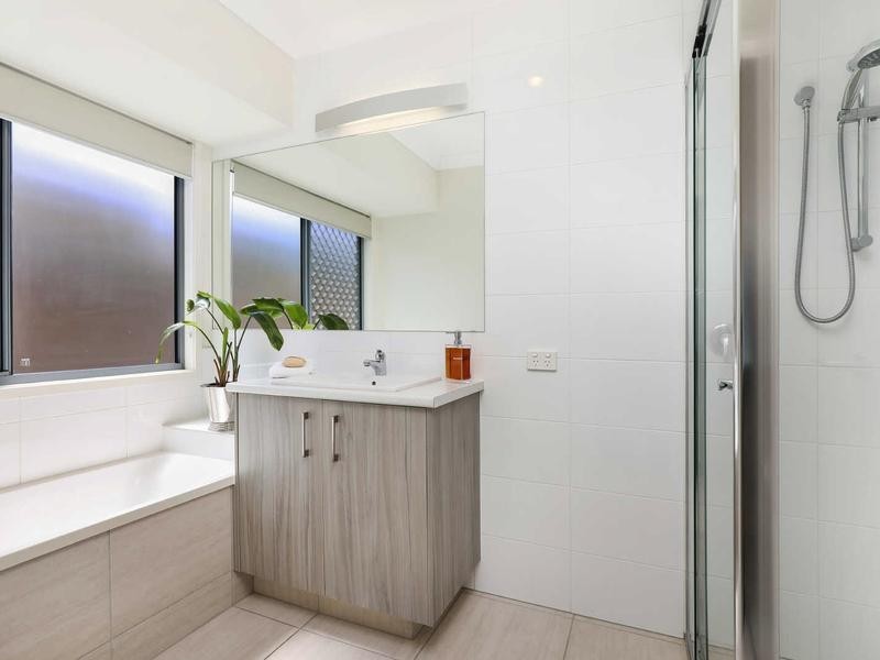 13 Promontory Street, Birtinya QLD 4575