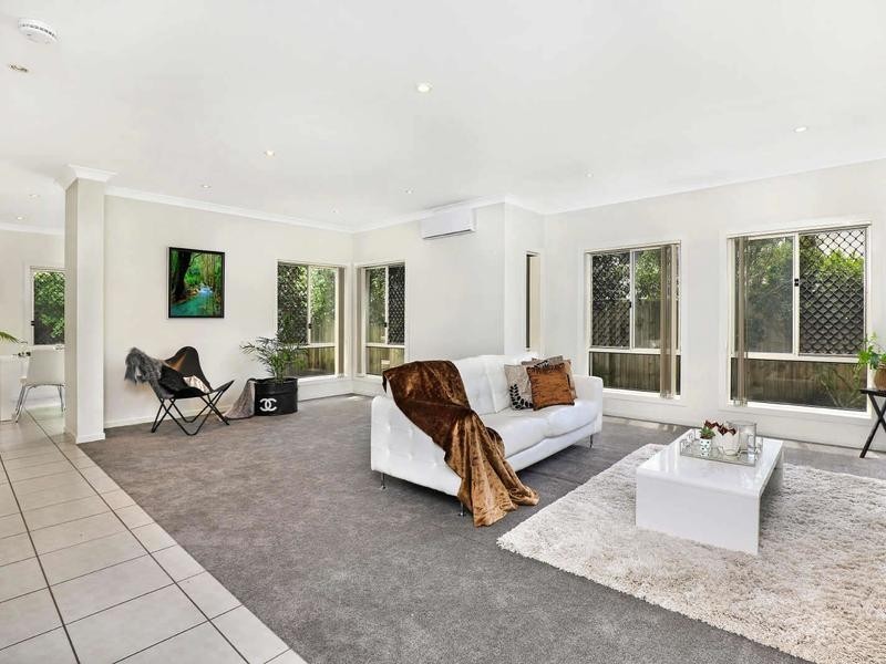 6 Pebbly Creek Crescent, Little Mountain QLD 4551