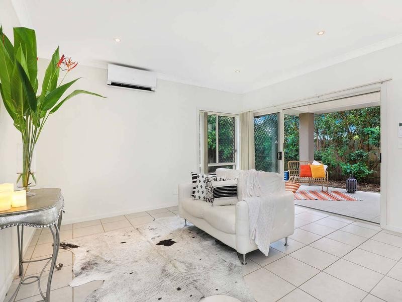 6 Pebbly Creek Crescent, Little Mountain QLD 4551