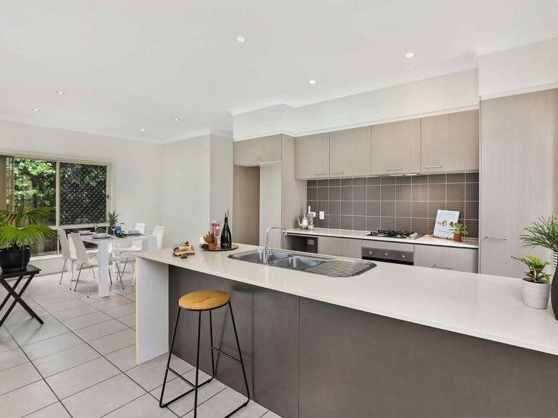 6 Pebbly Creek Crescent, Little Mountain QLD 4551
