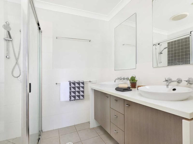6 Pebbly Creek Crescent, Little Mountain QLD 4551