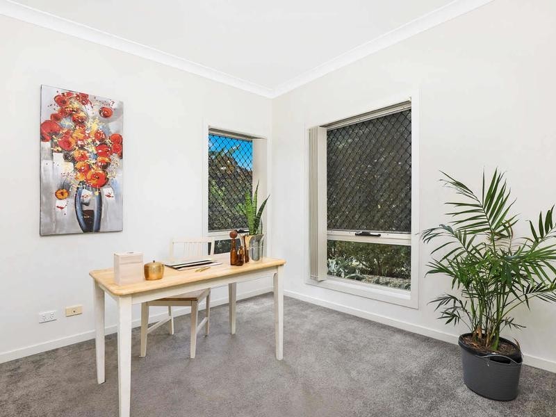 6 Pebbly Creek Crescent, Little Mountain QLD 4551