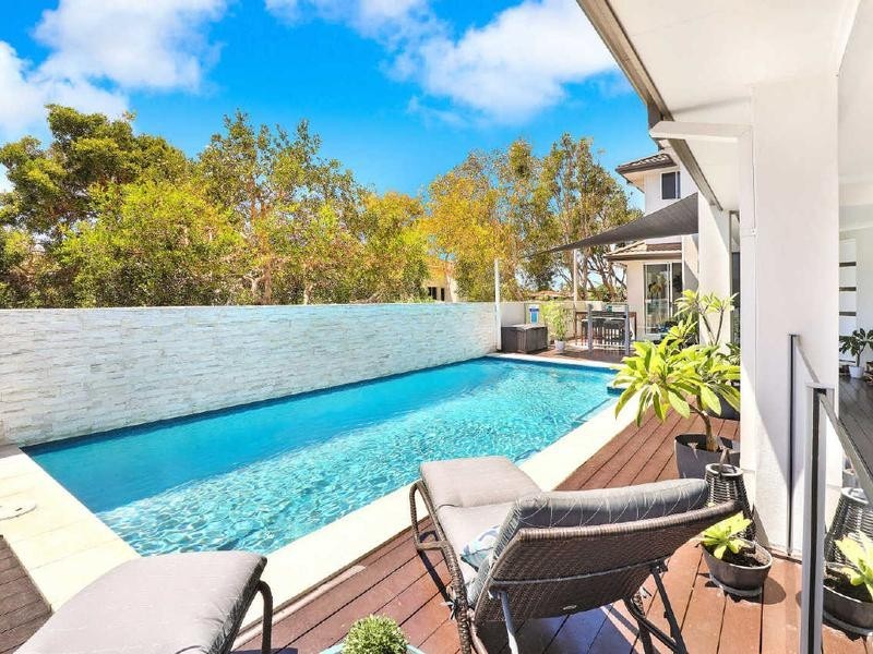 18 Seychelles Place, Kawana Island QLD 4575