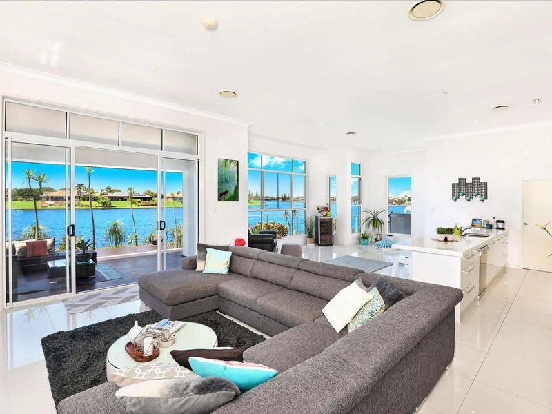 18 Seychelles Place, Kawana Island QLD 4575