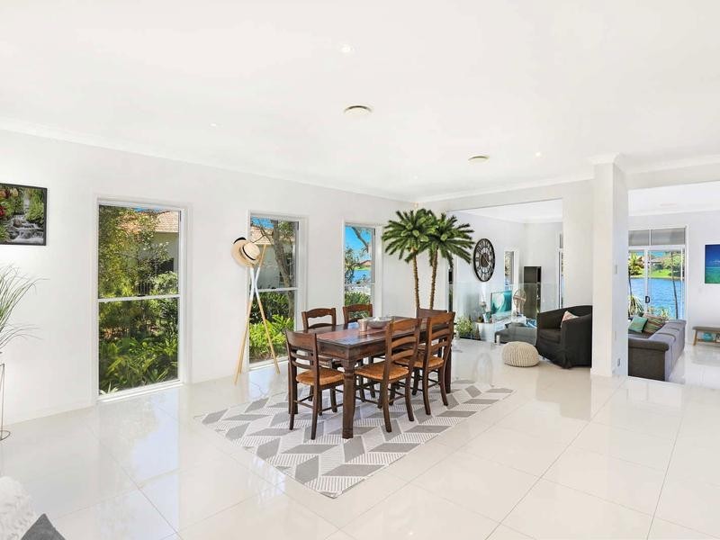 18 Seychelles Place, Kawana Island QLD 4575