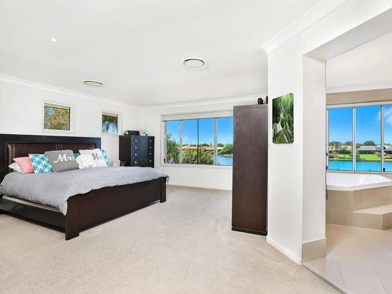 18 Seychelles Place, Kawana Island QLD 4575