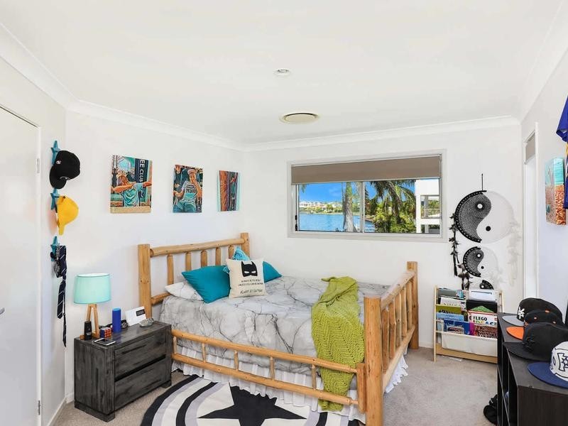 18 Seychelles Place, Kawana Island QLD 4575