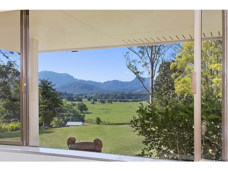 8 HARRYS ROAD, Crystal Creek NSW 2484