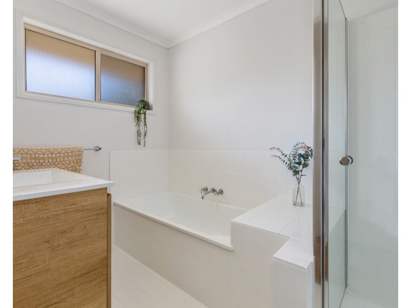 8 INVERNESS COURT, Banora Point NSW 2486