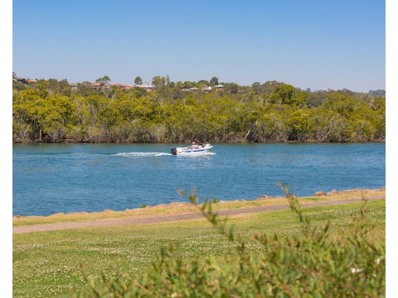 1/113 Sunset Boulevard, Tweed Heads West NSW 2485