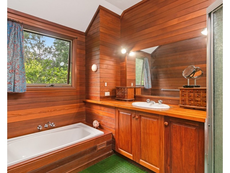 114 PINNACLE ROAD, Pumpenbil NSW 2484