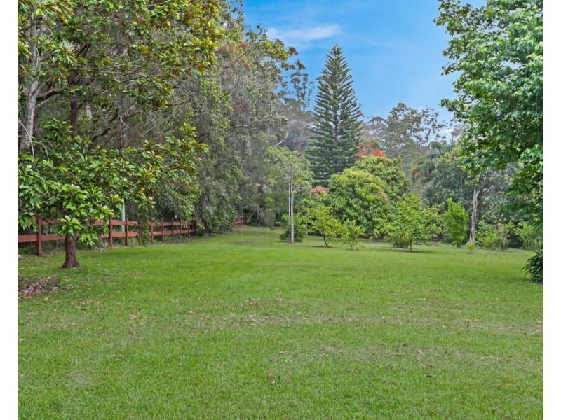 114 PINNACLE ROAD, Pumpenbil NSW 2484