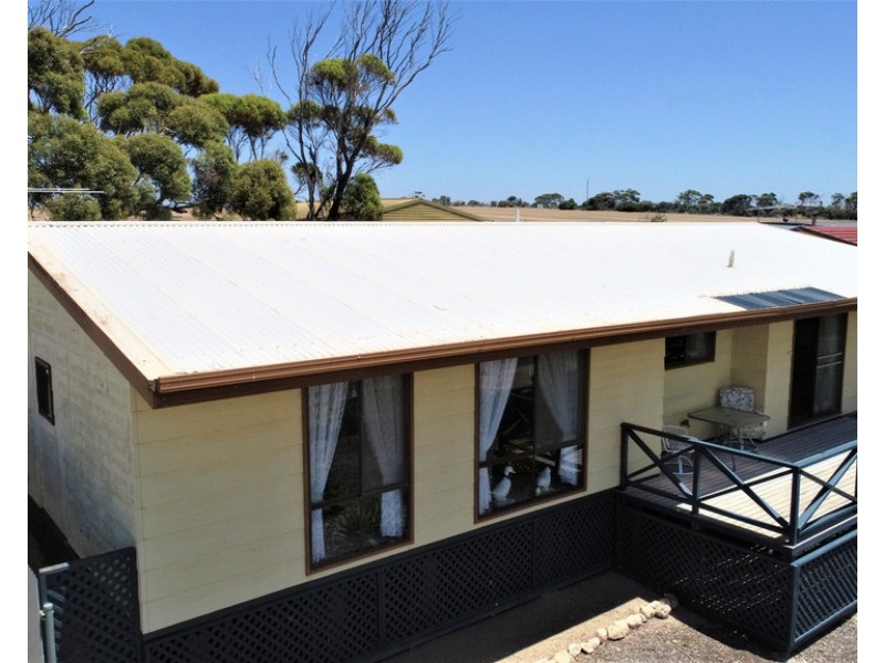15 YOUNG AVENUE, Port Vincent SA 5581
