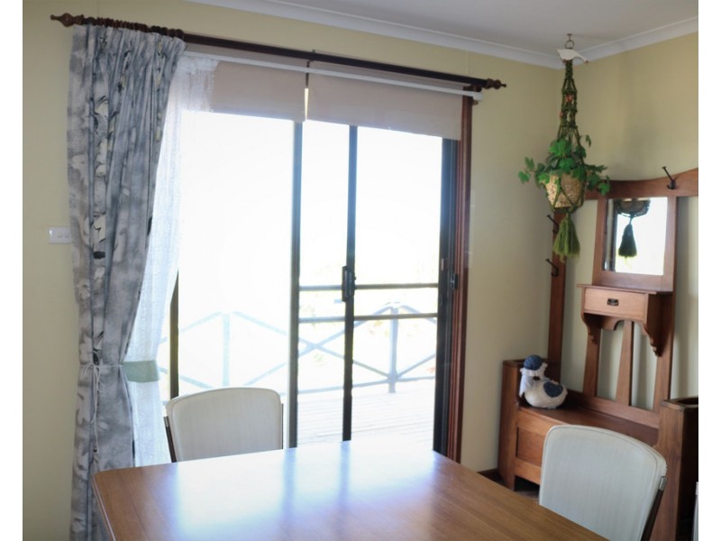 15 YOUNG AVENUE, Port Vincent SA 5581