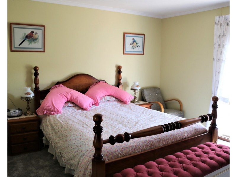 15 YOUNG AVENUE, Port Vincent SA 5581