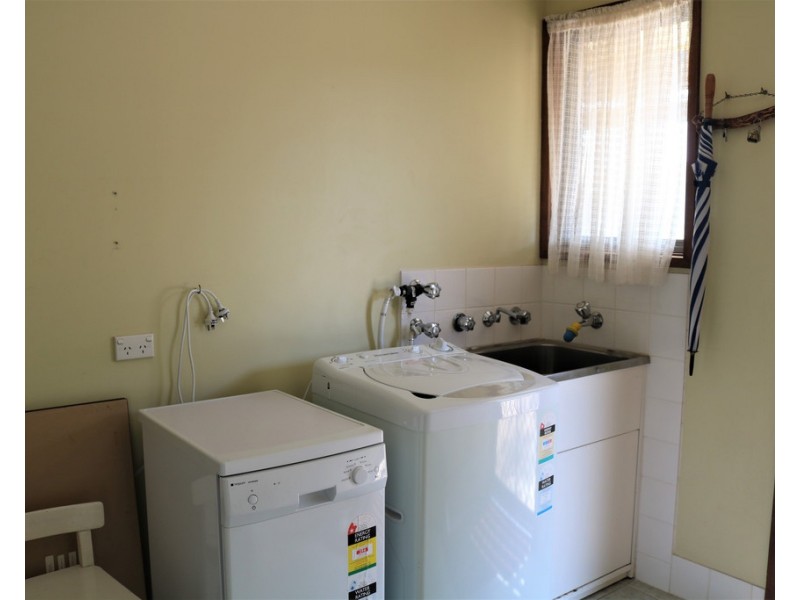 15 YOUNG AVENUE, Port Vincent SA 5581