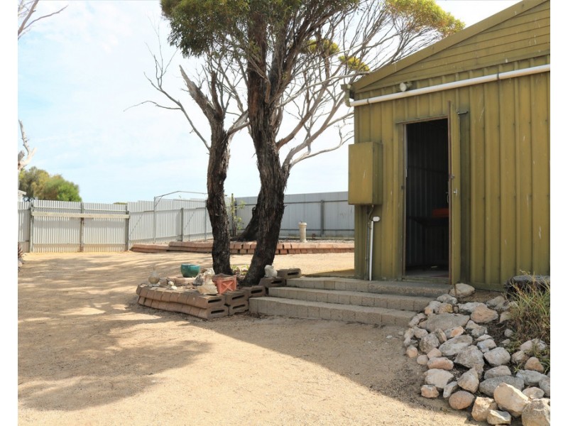 15 YOUNG AVENUE, Port Vincent SA 5581