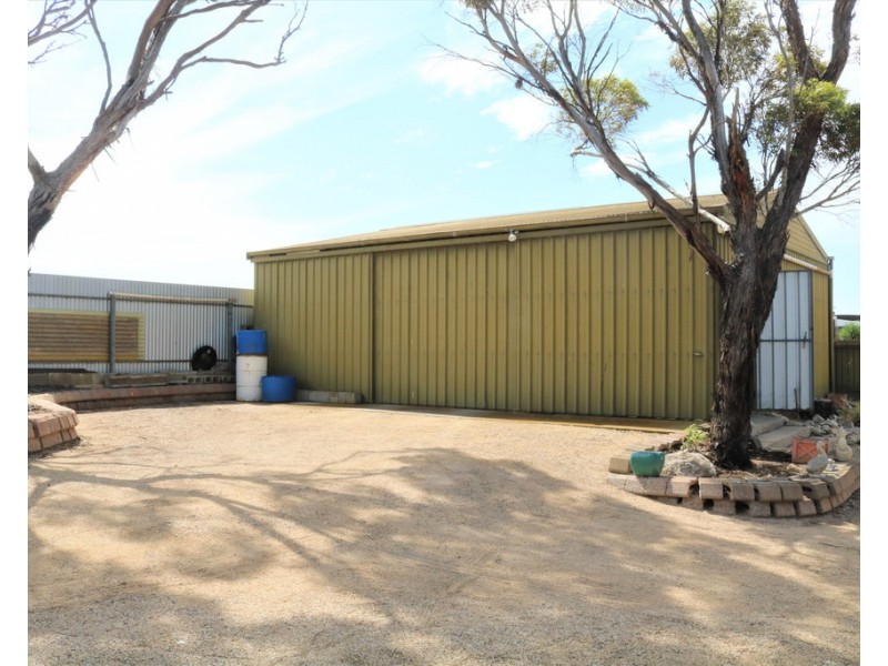 15 YOUNG AVENUE, Port Vincent SA 5581