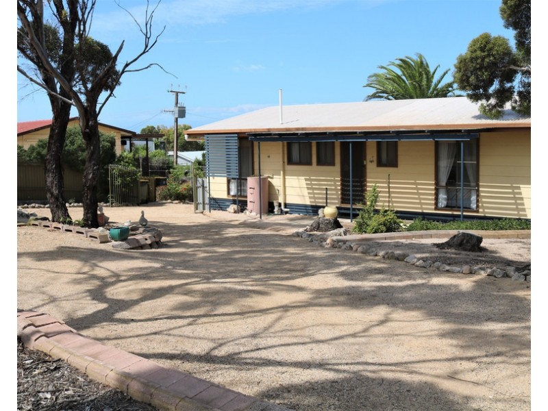 15 YOUNG AVENUE, Port Vincent SA 5581