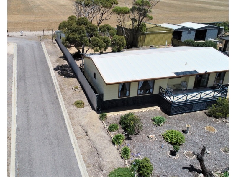 15 YOUNG AVENUE, Port Vincent SA 5581