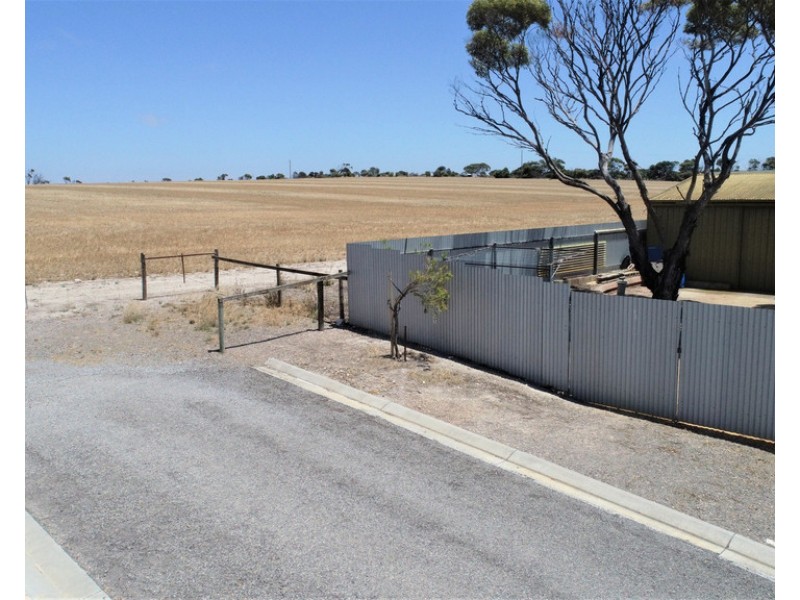 15 YOUNG AVENUE, Port Vincent SA 5581