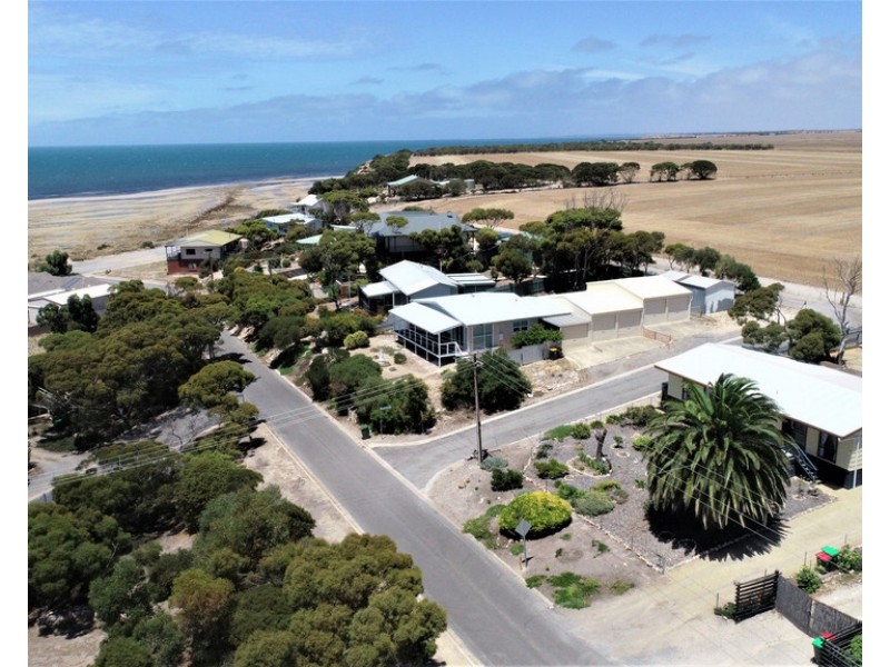 15 YOUNG AVENUE, Port Vincent SA 5581