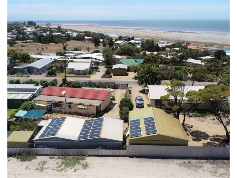 15 YOUNG AVENUE, Port Vincent SA 5581