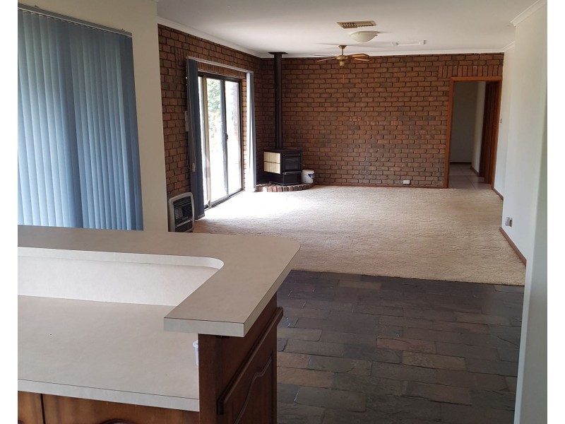 25 Belmont Crescent, Maitland SA 5573