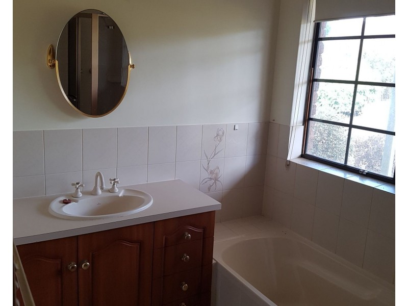 25 Belmont Crescent, Maitland SA 5573