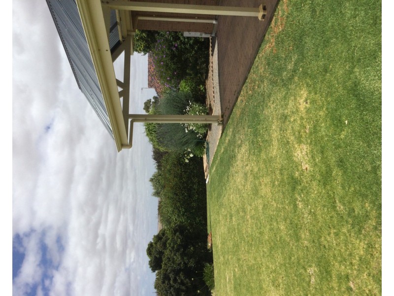 4 Clinton Road, Maitland SA 5573