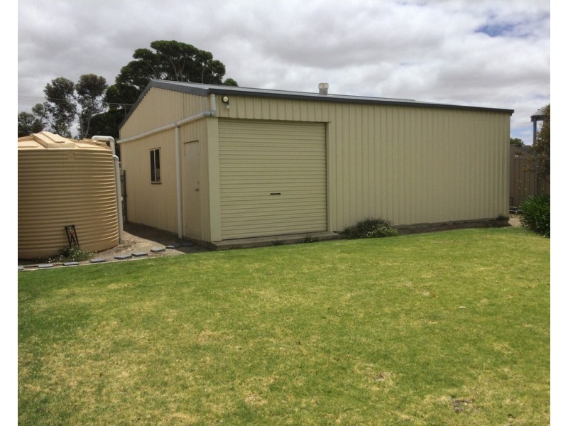 4 Clinton Road, Maitland SA 5573