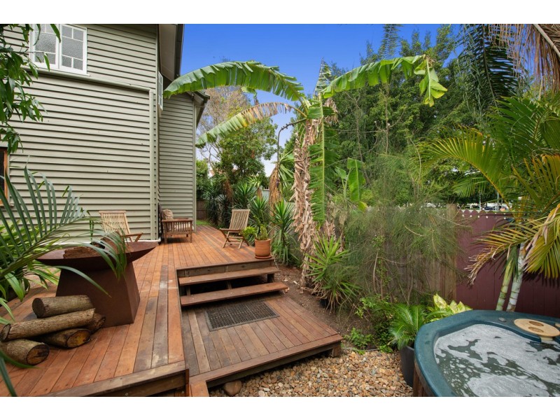 5 Waite Street, Norman Park QLD 4170