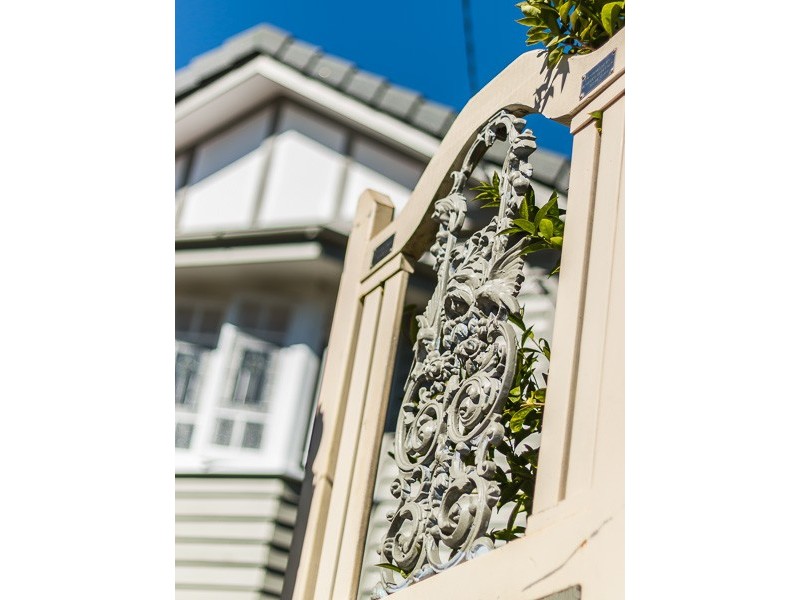 5 Waite Street, Norman Park QLD 4170