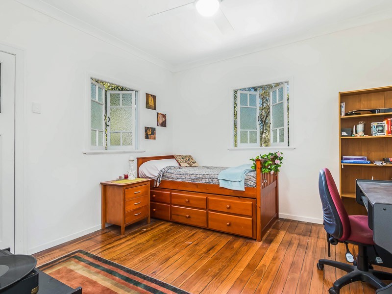 5 Waite Street, Norman Park QLD 4170