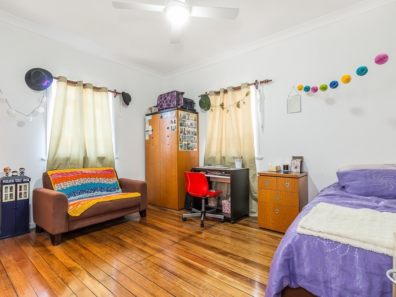 5 Waite Street, Norman Park QLD 4170