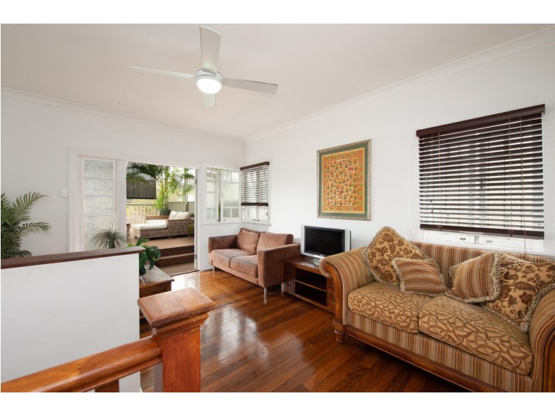 5 Waite Street, Norman Park QLD 4170