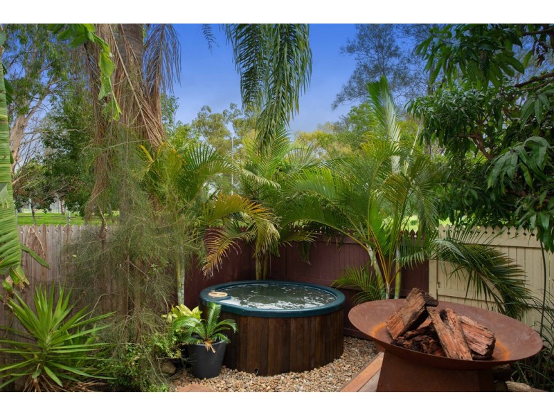 5 Waite Street, Norman Park QLD 4170