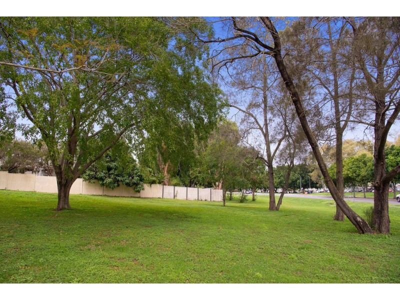 5 Waite Street, Norman Park QLD 4170