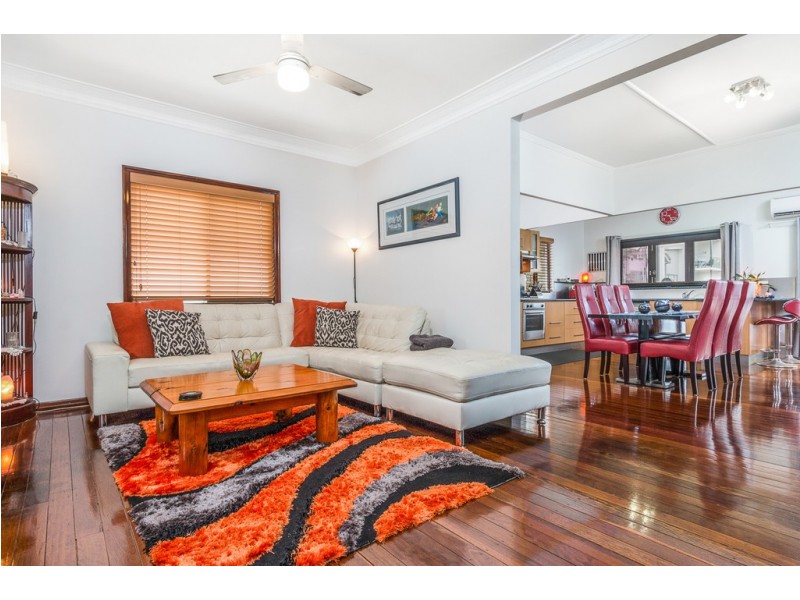 99 Riding Road, Hawthorne QLD 4171